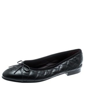 CHANEL Black Quilted Leather Interlocking CC Ballet Flats— Size 39